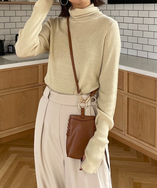 CAPRICIEUX LE'MAGE(カプリシューレマージュ)の「ハイネックリブプルオーバー(ニット/セーター・レディース・ブラック/ホワイト/オフホワイト/グレイッシュベージュ/アイボリー・FREE)」の8枚目の写真