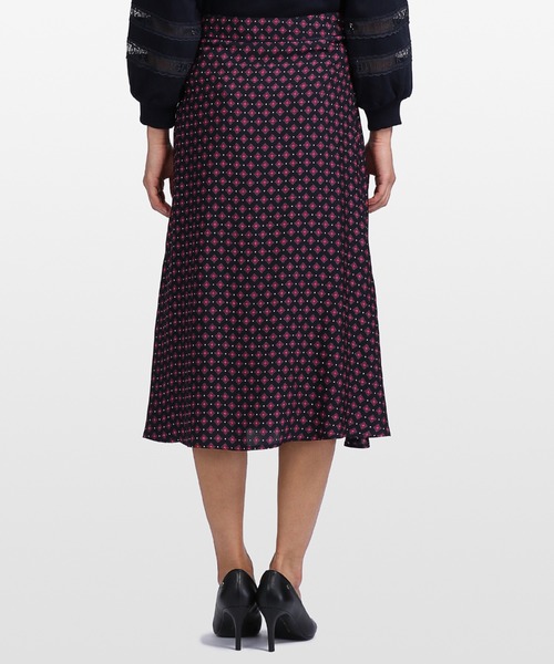 TOMMY HILFIGER（トミーヒルフィガー）の「ビスコースフレアミディスカート（スカート・レディース・マルチ・32inch/34inch/36inch）」の7枚目の写真
