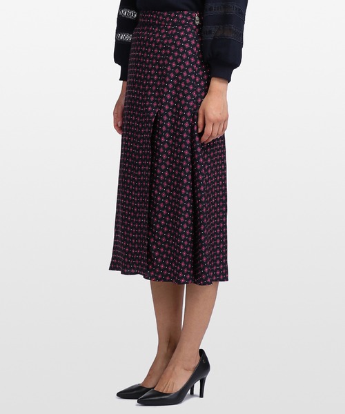 TOMMY HILFIGER（トミーヒルフィガー）の「ビスコースフレアミディスカート（スカート・レディース・マルチ・32inch/34inch/36inch）」の6枚目の写真