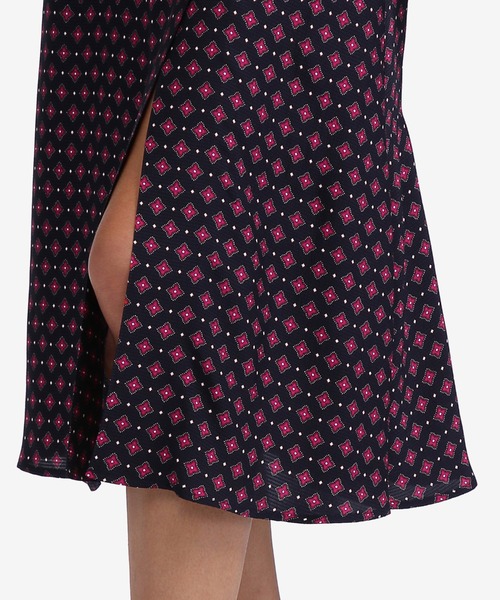 TOMMY HILFIGER（トミーヒルフィガー）の「ビスコースフレアミディスカート（スカート・レディース・マルチ・32inch/34inch/36inch）」の3枚目の写真