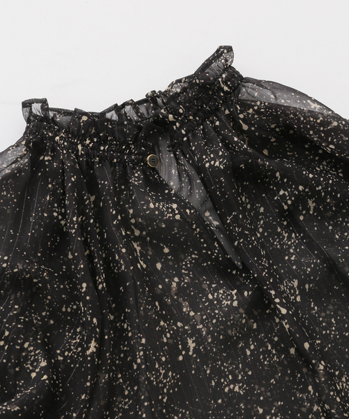 Noble（ノーブル）の「ランダムドットプリントティアード