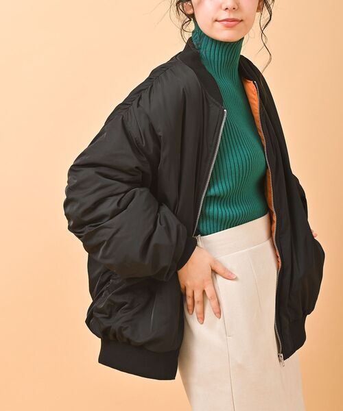 rps（アールピーエス）の「ＢＩＧボリュームＭＡ－１（MA-1・レディース・カーキ/グレイッシュベージュ/ブラック・M）」の2枚目の写真