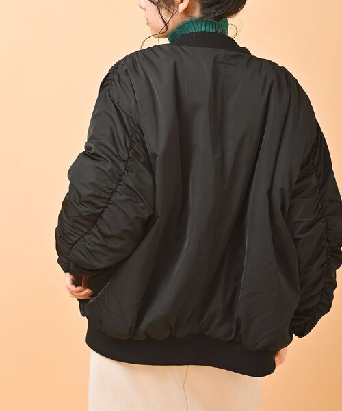 rps（アールピーエス）の「ＢＩＧボリュームＭＡ－１（MA-1・レディース・カーキ/グレイッシュベージュ/ブラック・M）」の4枚目の写真