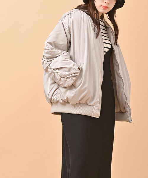 rps（アールピーエス）の「ＢＩＧボリュームＭＡ－１（MA-1・レディース・カーキ/グレイッシュベージュ/ブラック・M）」の21枚目の写真