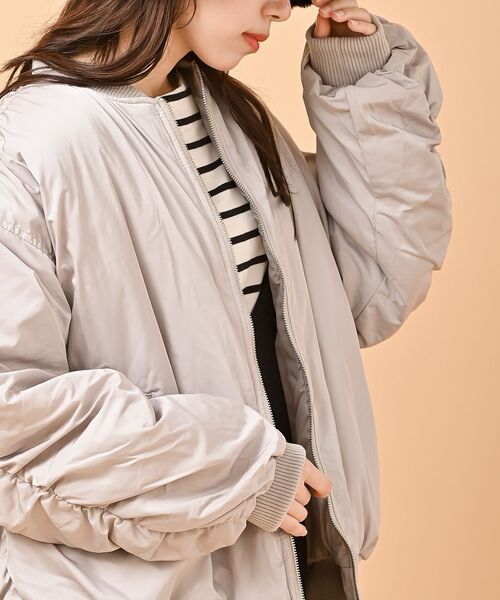 rps（アールピーエス）の「ＢＩＧボリュームＭＡ－１（MA-1・レディース・カーキ/グレイッシュベージュ/ブラック・M）」の14枚目の写真