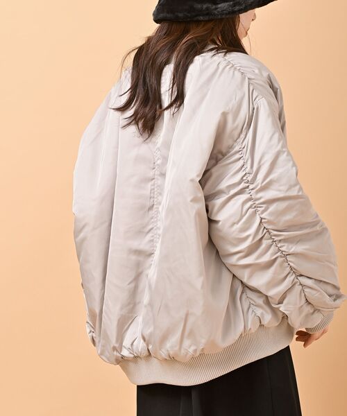 rps（アールピーエス）の「ＢＩＧボリュームＭＡ－１（MA-1・レディース・カーキ/グレイッシュベージュ/ブラック・M）」の5枚目の写真