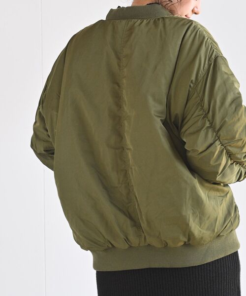 rps（アールピーエス）の「ＢＩＧボリュームＭＡ－１（MA-1・レディース・カーキ/グレイッシュベージュ/ブラック・M）」の6枚目の写真