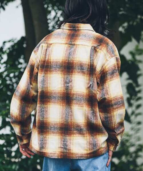 URBAN RESEARCH Sonny Label(アーバンリサーチサニーレーベル)の「オンブレチェックシャツ(シャツ/ブラウス・メンズ・レッド系その他/ブルー系その他/ブラウン系その他・LARGE/MEDIUM)」の5枚目の写真