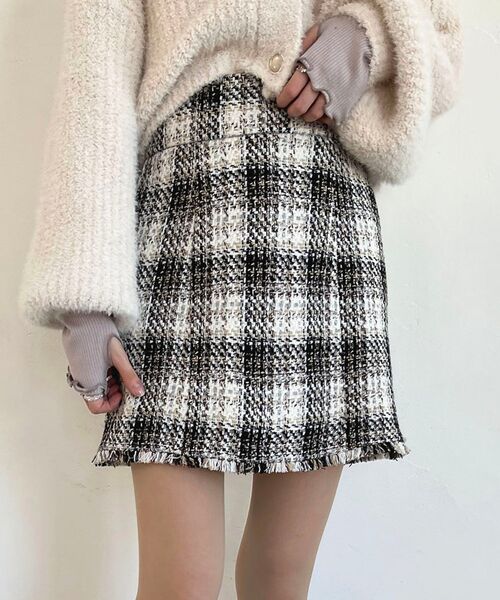 MAJESTIC LEGON（マジェスティックレゴン）の「フリンジツイードミニスカート（スカート・レディース・ブラック系その他/グリーン系その他/ベージュ系その他2・MEDIUM）」の3枚目の写真