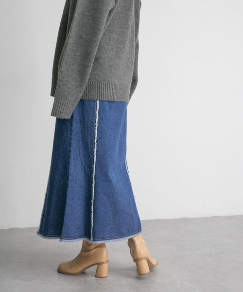 KBF(ケイビーエフ)の「カットオフマーメイドデニムスカート(スカート・レディース・ネイビー/ブルー・ONE)」の4枚目の写真