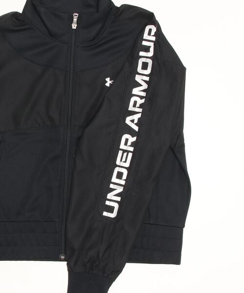 UNDER ARMOUR(アンダーアーマー)の「アンダーアーマー UA TRACK JERSEY WOVEN FZ(ジャージ・レディース・ブラック×ブラック/ブラック×ブルー・L/XL/M/S)」の4枚目の写真