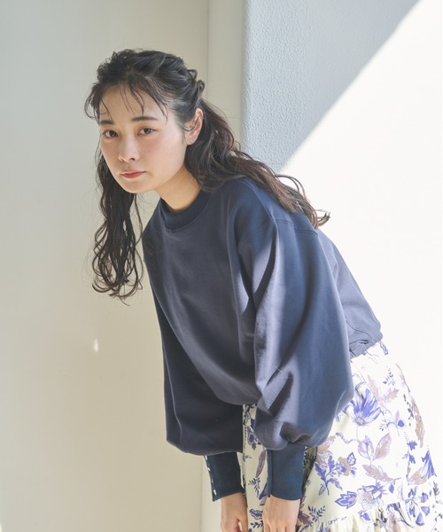 idem(イデム)の「drost ribbon short pullover/ショート丈プルオーバー(スウェット・レディース・ブルー/アイボリー/ネイビー・FREE)」の2枚目の写真