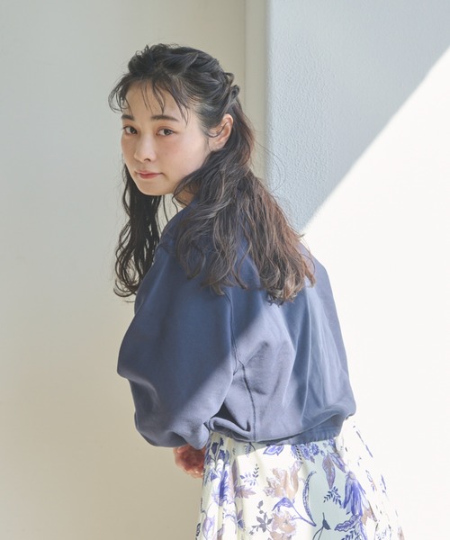 idem(イデム)の「drost ribbon short pullover/ショート丈プルオーバー(スウェット・レディース・ブルー/アイボリー/ネイビー・FREE)」の6枚目の写真