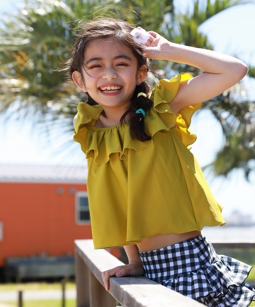 devirock(デビロック)の「UVカット 3WAYで着られる オフショルセットアップ水着(水着・キッズ・ブラック/バイオレット/パープル系その他/サックスブルー/イエロー系1/ピンク系6/イエロー系3/グレイッシュベージュ・100cm/110cm/120cm/130cm/140cm/150cm/160cm)」の6枚目の写真