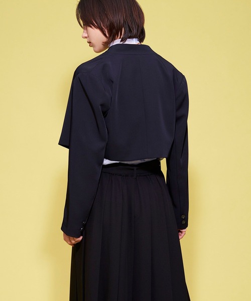 FOREVER 21(フォーエバー トゥエンティーワン)の「【MODE】コンパクトクロップドジャケット(その他アウター・レディース・ブラック・FREE)」の2枚目の写真