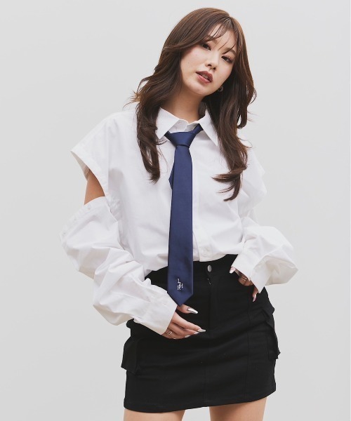 17HR（セブンティーンアワーズ）の「【ユニセックス】ロゴ刺繍ネクタイ（ネクタイ・レディース・ブラック/ブルー・FREE）」の2枚目の写真