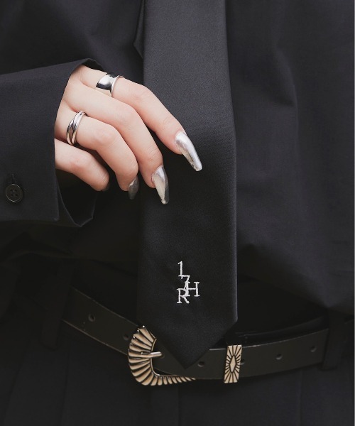 17HR（セブンティーンアワーズ）の「【ユニセックス】ロゴ刺繍ネクタイ（ネクタイ・レディース・ブラック/ブルー・FREE）」の7枚目の写真