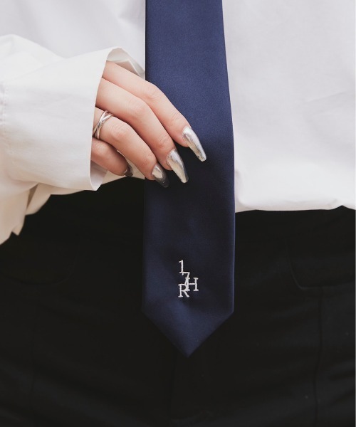 17HR（セブンティーンアワーズ）の「【ユニセックス】ロゴ刺繍ネクタイ（ネクタイ・レディース・ブラック/ブルー・FREE）」の15枚目の写真