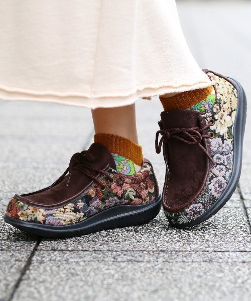 チチカカ（チチカカ）の「クラシカルモカシンシューズ（モカシン/デッキシューズ・レディース・ブラウン/ベージュ・LARGE/MEDIUM）」の2枚目の写真