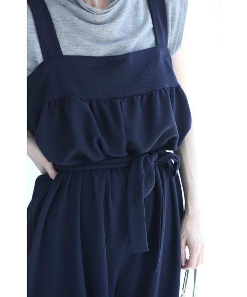 cawaii(カワイイ)の「(濃紺)(ベルト付き)ラクもお洒落も両方欲張る。上品カラーのサロペット(サロペット/オーバーオール・レディース・ネイビー・FREE)」の4枚目の写真