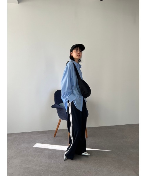 HANNE(アン)の「オーバーサイズ2wayシャツ(シャツ/ブラウス・レディース・ブルー/ホワイト/パープル・FREE)」の16枚目の写真