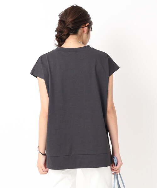 DRESKIP（ドレスキップ）の「◆大人の抜け感 フレンチスリーブ ゆるロゴTシャツ（Tシャツ/カットソー・レディース・ライトベージュ/オフホワイト/チャコールグレー/黄緑系・02/03/04）」の6枚目の写真