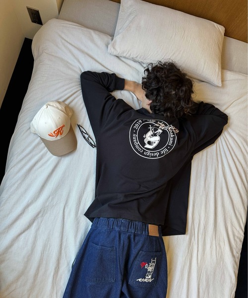 kaoyorinakami(カオヨリナカミ)の「punch circle long tee / パンチサークルロンT(Tシャツ/カットソー・メンズ・チャコールグレー/ブラック/オフホワイト・MEDIUM/X-SMALL/X-LARGE/LARGE/SMALL)」の18枚目の写真