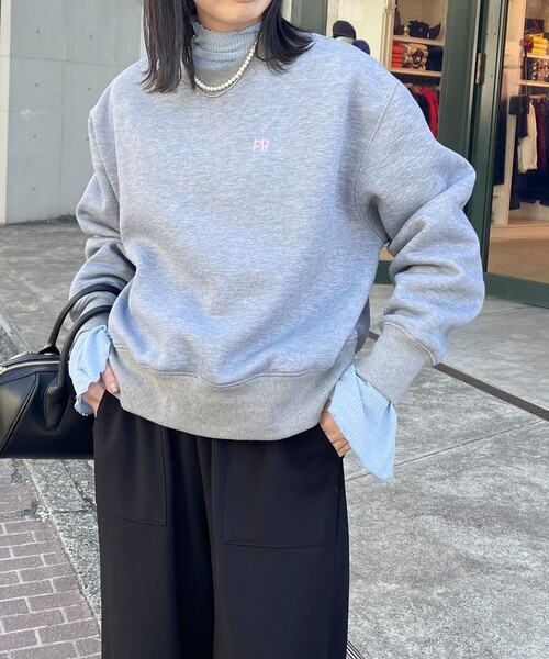 fredy emue（フレディエミュ）の「FR刺繍 起毛スウェット（スウェット・レディース・ライトグレー/グレー/ネイビー/ベビーピンク/サックスブルー・38）」の3枚目の写真