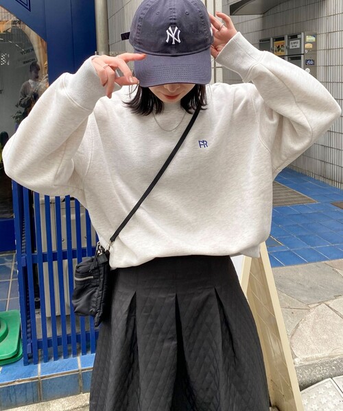 fredy emue（フレディエミュ）の「FR刺繍 起毛スウェット（スウェット・レディース・ライトグレー/グレー/ネイビー/ベビーピンク/サックスブルー・38）」の2枚目の写真