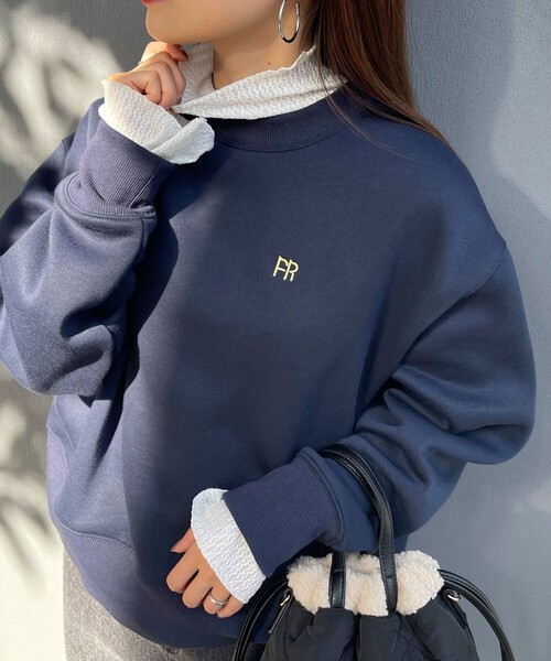 fredy emue（フレディエミュ）の「FR刺繍 起毛スウェット（スウェット・レディース・ライトグレー/グレー/ネイビー/ベビーピンク/サックスブルー・38）」の11枚目の写真
