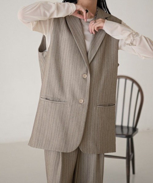 Marient(マリエント)の「ピンストライプスリーブレスJK/ジャケット(テーラードジャケット・レディース・チャコール/ベージュ・FREE)」の2枚目の写真