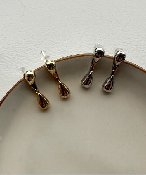 apres jour mignon（アプレジュールミニョン）の「【apresjour mignon×ARIAZ】ドロップモチーフピアス（ピアス（両耳用）・レディース・シルバー/ゴールド・ONESIZE）」の5枚目の写真