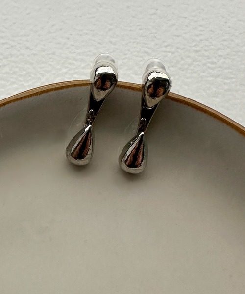 apres jour mignon（アプレジュールミニョン）の「【apresjour mignon×ARIAZ】ドロップモチーフピアス（ピアス（両耳用）・レディース・シルバー/ゴールド・ONESIZE）」の4枚目の写真