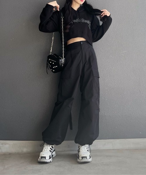 STRAY SHEEP（ストレイシープ）の「【STRAY SHEEP/ストレイシープ】ブレイクロゴクロップド丈パーカー/ショート丈フーディー（パーカー・レディース・ホワイト/ブラック・FREE）」の12枚目の写真