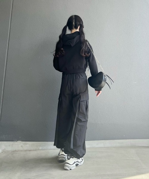 STRAY SHEEP（ストレイシープ）の「【STRAY SHEEP/ストレイシープ】ブレイクロゴクロップド丈パーカー/ショート丈フーディー（パーカー・レディース・ホワイト/ブラック・FREE）」の9枚目の写真