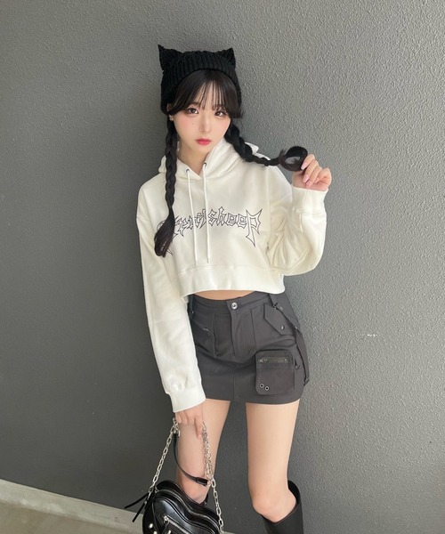 STRAY SHEEP（ストレイシープ）の「【STRAY SHEEP/ストレイシープ】ブレイクロゴクロップド丈パーカー/ショート丈フーディー（パーカー・レディース・ホワイト/ブラック・FREE）」の4枚目の写真