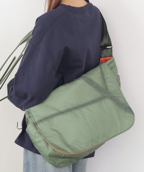 ROOPTOKYO（ループトウキョウ）の「MADE IN OCCUPIED JAPAN/メイドインオキュパイドジャパン NEWSPAPER BAG ニュースペーパーバッグ（メッセンジャーバッグ・レディース・グリーン系1/グリーン系2/グリーン系4/グリーン系3・FREE）」の3枚目の写真