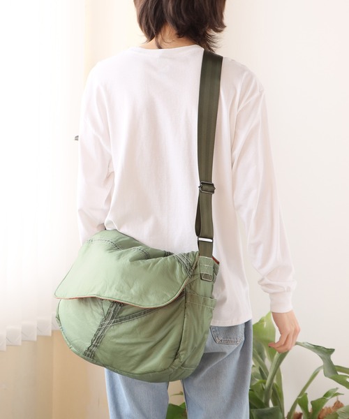 ROOPTOKYO（ループトウキョウ）の「MADE IN OCCUPIED JAPAN/メイドインオキュパイドジャパン NEWSPAPER BAG ニュースペーパーバッグ（メッセンジャーバッグ・レディース・グリーン系1/グリーン系2/グリーン系4/グリーン系3・FREE）」の4枚目の写真