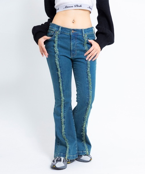 atmos pink（アトモスピンク）の「atmos pink フリンジ デニム フレアパンツ（デニムパンツ・レディース・ライトブルー/ブルー・M/S）」の5枚目の写真