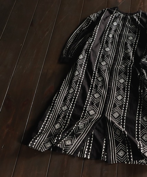 antiqua(アンティカ)の「刺繍ワンピース(ワンピース・レディース・ブラック・P/R)」の17枚目の写真