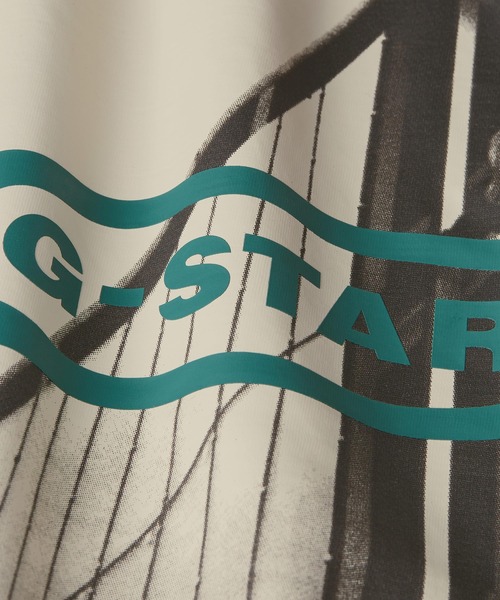 G-STAR(ジースター)の「HQ OLD SCHOOL LOGO LASH T-SHIRT/クラシックロゴプリントフォトTシャツ(Tシャツ/カットソー・メンズ・ピンク系その他/ホワイト/ダークブラック・SMALL/X-SMALL/X-LARGE/LARGE/MEDIUM)」の8枚目の写真