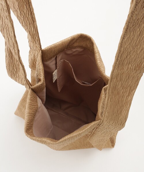 &Bridge(アンドブリッジ)の「Earth Made (アースメイド) シワ加工バッグ(BE)(トートバッグ・レディース・ブラウン系その他・99)」の4枚目の写真