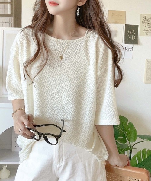 classicalelf(クラシカルエルフ)の「凸凹としたデザインが特別な雰囲気を纏う。シャーリング半袖Tシャツ(Tシャツ/カットソー・レディース・ブラック/グレイッシュベージュ/アイボリー・LARGE/MEDIUM/SMALL/X-LARGE)」の4枚目の写真