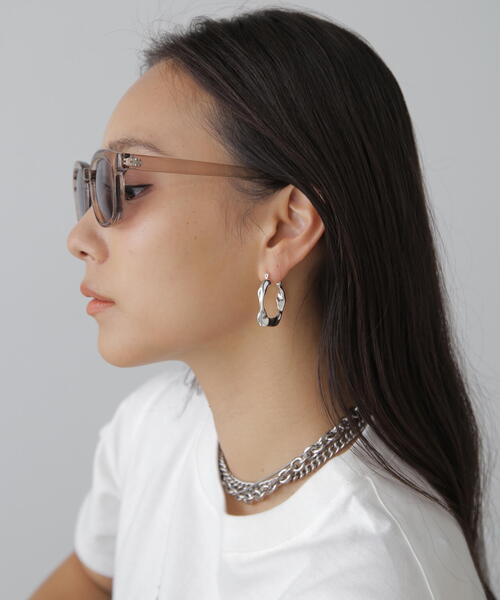 FREE'S MART（フリーズマート）の「◆ソリッドサングラス（サングラス・レディース・ブラック/ベージュ・ﾌﾘ-）」の2枚目の写真