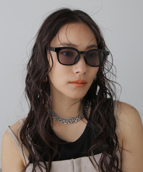 FREE'S MART（フリーズマート）の「◆ソリッドサングラス（サングラス・レディース・ブラック/ベージュ・ﾌﾘ-）」の3枚目の写真