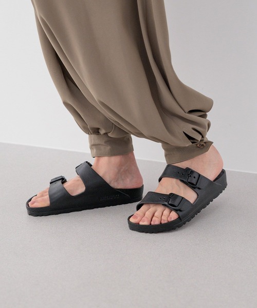 BIRKENSTOCK(ビルケンシュトック)の「【HEREIAM】BIRKENSTOCK(ビルケンシュトック)】/Arizona EVA(サンダル・レディース・ホワイト/ブラック・MEDIUM/SMALL)」の12枚目の写真
