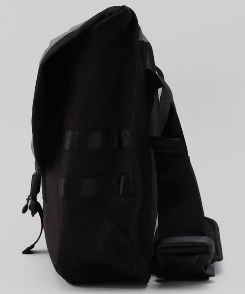 KiU（キウ）の「KiU/キウ FULL REF MESSENGER BAG/フルリフレクターメッセンジャーバッグ（ショルダーバッグ・メンズ・グレー/ブラック・ONE SIZE）」の3枚目の写真