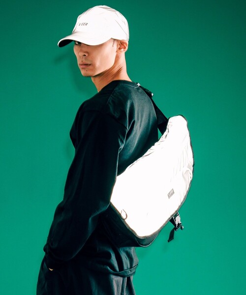 KiU（キウ）の「KiU/キウ FULL REF MESSENGER BAG/フルリフレクターメッセンジャーバッグ（ショルダーバッグ・メンズ・グレー/ブラック・ONE SIZE）」の19枚目の写真