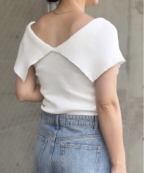 COMON+(コモンプラス)の「mikaさんコラボ ビッグカラーノースリーブニット(Tシャツ/カットソー・レディース・ブラック/オフホワイト・FREE)」の15枚目の写真