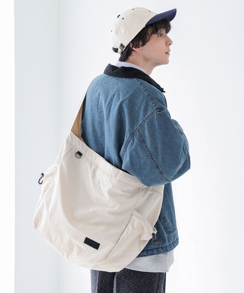 UNIVERSAL OVERALL（ユニバーサルオーバーオール）の「【UNIVERSAL OVERALL】2WAY/ナイロンショルダーバッグ（ショルダーバッグ・メンズ・オフホワイト/グレー/ブラック・FREE）」の2枚目の写真